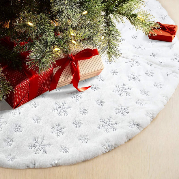 Christmas Tree Skirt Snowflake Design Flannel Plush Glitter Hem Xmas Tree Decorative Cover Base Home Party Decor Holiday Gift